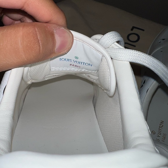 Authentic Louis Vuitton sneakers - Picture 9 of 11